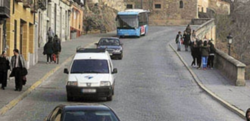 La oposición considera que habría que remodelar la cuesta de San Juan. / K.