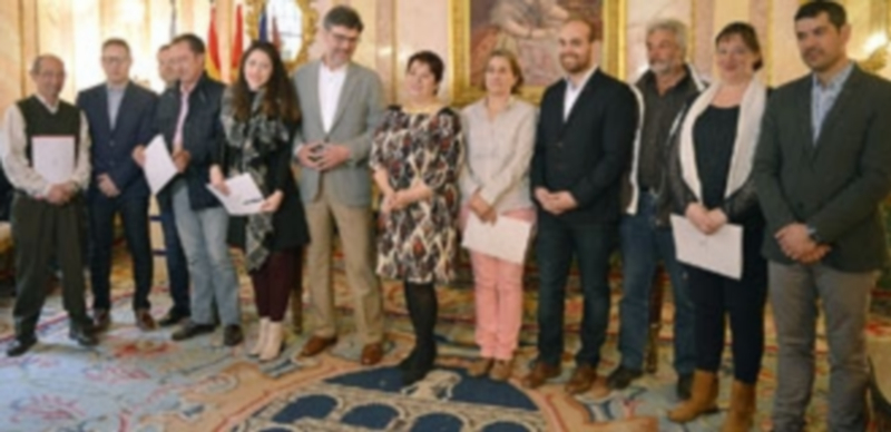 La presentación tuvo lugar en la Sala Blanca del Ayuntamiento