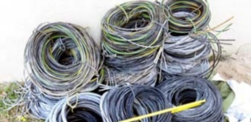 El cable de cobre de telefonía y alumbrado público es un bien preciado entre los ladrones