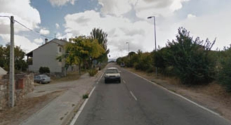 El Ayuntamiento tiene previsto continuar la acera de la calle de las Huertas hasta el área industrial. / E. A.