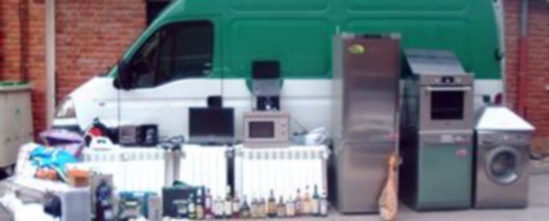 Detenidos cinco hombres por extorsionar a empresarios y menores 1 Electrodomésticos descubiertos por la Guardia Civil en el polígono de Boceguillas. /EL ADELANTADO