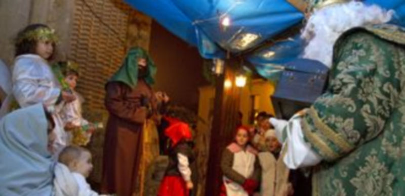 El frio no mermó las ganas de  cuellaranos y visitantes de ver a los Reyes Magos en su recorrido por las calles del municipio./Gabriel Gómez