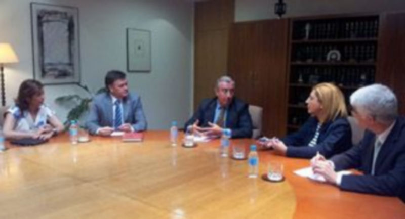 Reunión de Gómez-Pomar con Vázquez y parlamentarios del PP. / El Adelantado.