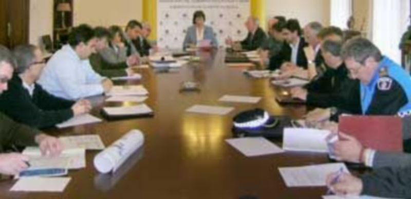 Un momento de la Comisión de Tráfico y Seguridad Vial celebrada ayer en la Subdelegación del Gobierno. / El Adelantado