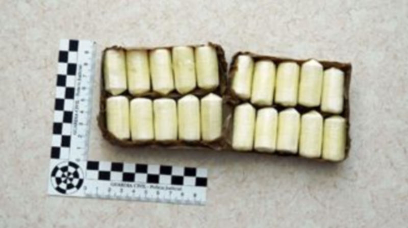 Detenido un hombre que ocultaba 232 gramos de cocaína en su vehículo 1 La droga encontrada se hallaba distribuida en 20 paquetes ocultos en un bolso de mano. / El Adelantado