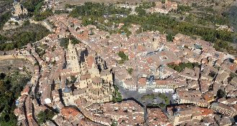 Los vecinos están preocupados por los costes de la Inspección Técnica de Edificios (ITE). / JUAN MARTÍN