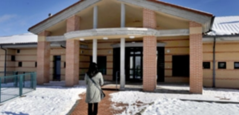 Entrada al colegio de Trescasas