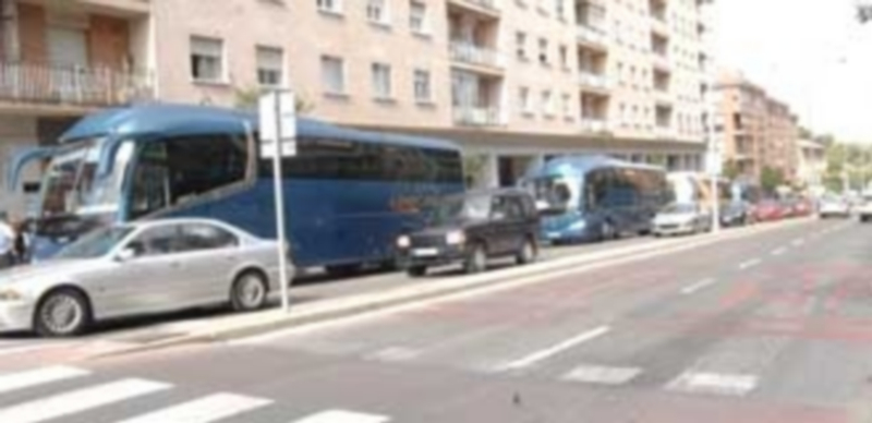 Tráfico lento ayer al mediodía en el paseo de Ezequiel González