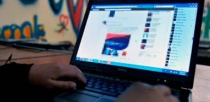 La captación de las víctimas de las estafas o extorsiones se realizan a través de la red social Facebook. / Europa Press