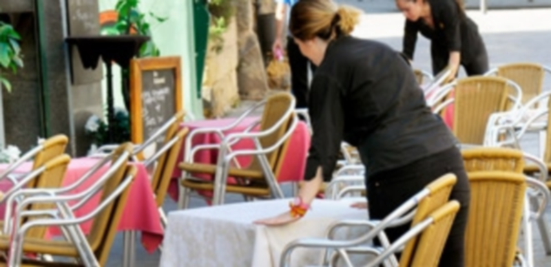 Aumenta en medio millar el número de afiliados a la Seguridad Social 1 El sector Servicios es el que más puestos de trabajo ha generado en los últimos meses. / El Adelantado