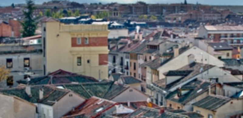 La rehabilitación obligatoria de edificios con más de 50 años a partir de 2018 se enfrenta con la falta de recursos. / Kamarero