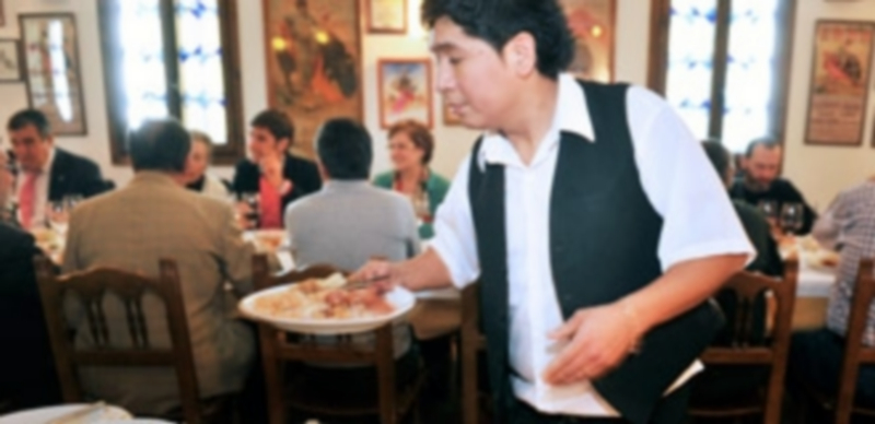 Segovia es la provincia en la que más creció el número de trabajadores extranjeros en julio con respecto a junio. / Kamarero