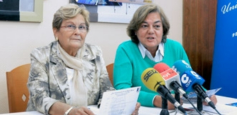 La Femur premia a la cantante Rosa López y a la actriz Luisa Martín 1 Juana Borrego Izquierdo y Elena García Gil dieron a conocer la lista de premiadas por Femur en 2015. / Kamarero