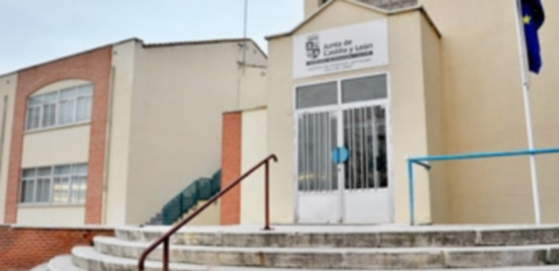 La Junta instalará calderas de biomasa en tres centros educativos 1 Entrada al instituto de Educación Secundaria ‘Vega del Pirón’