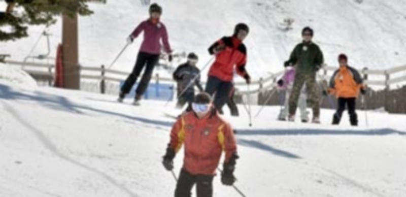 Los aficionados al esquí confían en que nieve y desciendan las temperaturas. / Kamarero