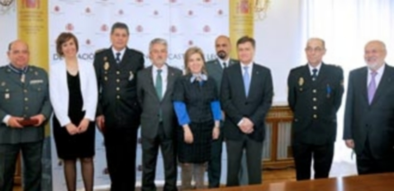 Los galardonados recibieron sus distinciones en el salón de actos de la Subdelegación del Gobierno./ Kamarero