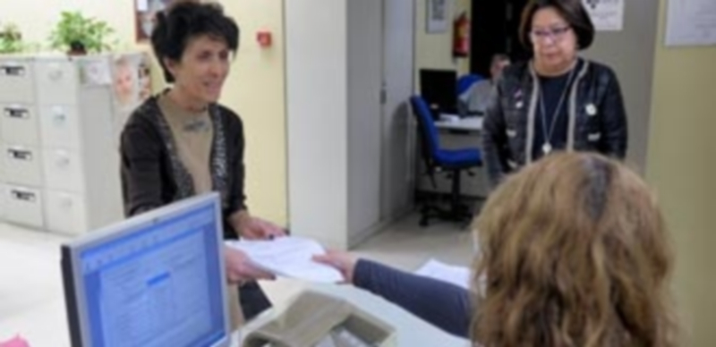 Registro de 58.826 firmas recogidas por la Aecc en la campaña por una unidad de radioterapia en Segovia. / Kamarero
