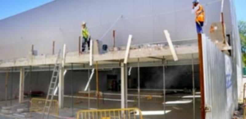 Comienzan las obras del campus de la UVa y del pabellón de ‘El Peñascal’ 1 Los obreros están modificando parte de los trabajos hechos con anterioridad en el pabellón del Peñascal. /kamarero