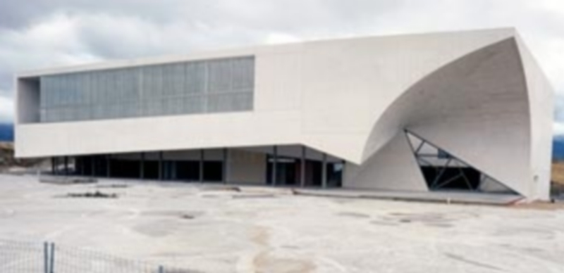 El edificio CIDE está a falta de obras en el interior e instalaciones técnicas. / KAMARERO