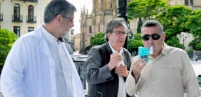 Los sanitarios realizaron cooximetría y espirometría en la Plaza Mayor con motivo del Día sin tabaco. / KAMARERO