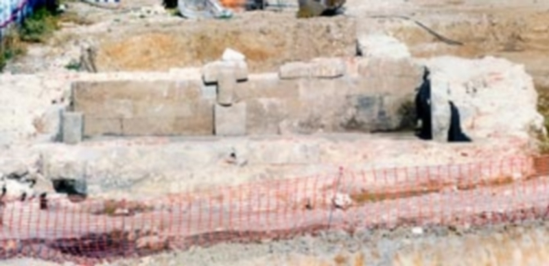 Imagen de septiembre de 2016 de los restos desenterrados en el solar donde se levantan parte del campus. / KAMARERO