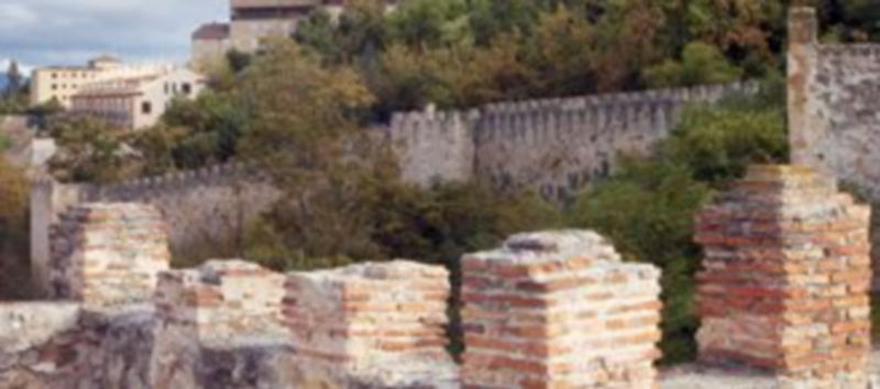 Aspecto de la muralla de la ciudad en las proximidades de la puerta de San Cebrián. / Kamarero