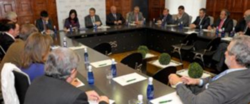 Un momento del encuentro de la consejera de Agricultura con los representantes del empresariado segoviano. / Kamarero