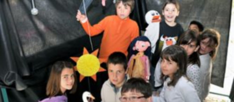 Unos 200 niños procedentes de 14 centros escolares de la capital y la provincia intervinieron en 2010 en Titiricole./Kamarero