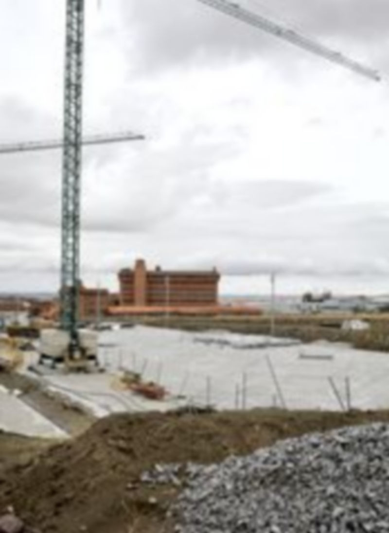 El proyecto de Palacio de Congresos redactado por Chipperfield está proyectado en los terrenos del CAT. / Kamarero