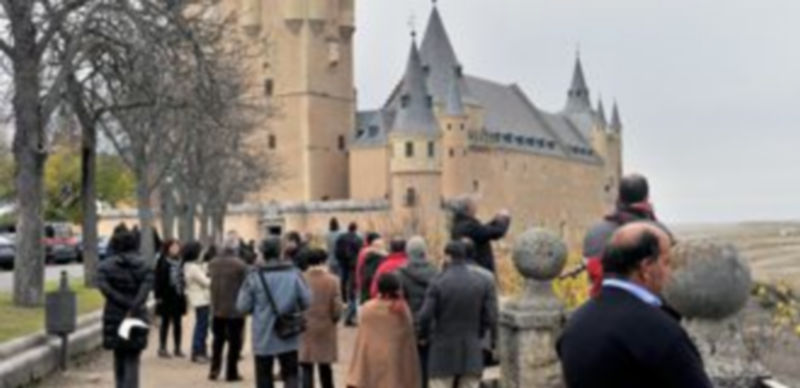 El Alcázar ha sido visita obligada para los miles de turistas que se han acercado esta semana a Segovia. / Kamarero.