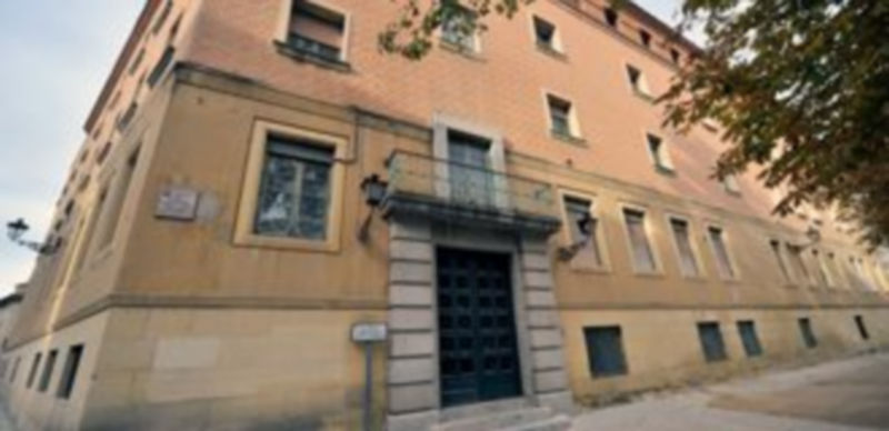 El Hospital Policlínico permanece cerrado y sin uso desde hace tres años. / Kamarero