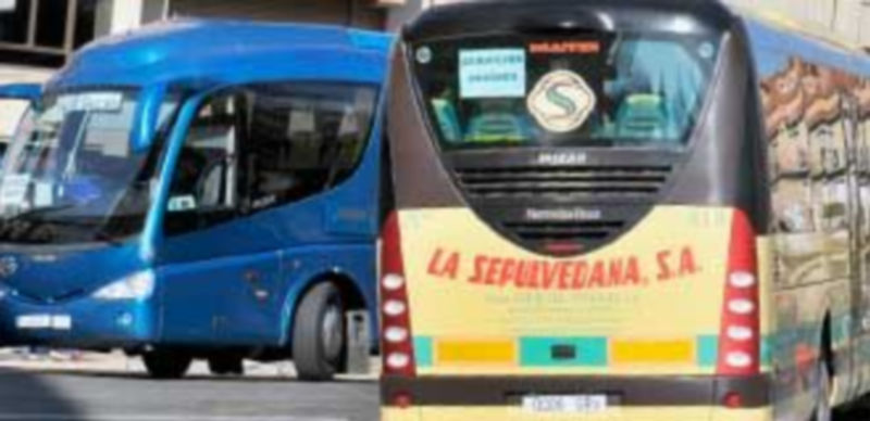 Imagen de archivo de varios autobuses en la jornada de huelga del pasado mes de marzo. / Kamarero