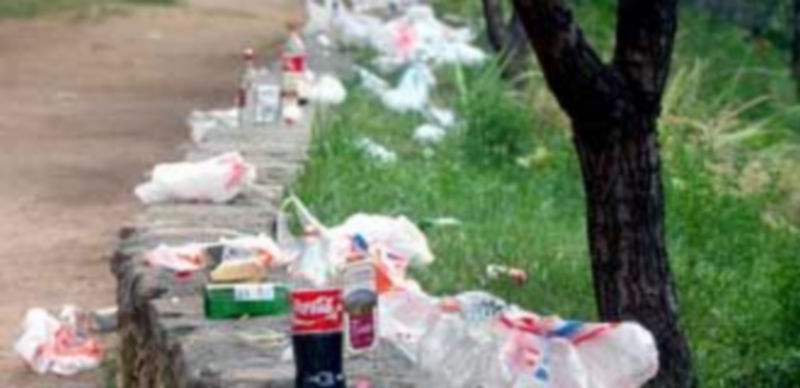 Restos de un “botellón”