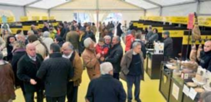 Los mejores alimentos para los mejores platos 1 La carpa podrá visitarse hasta mañana domingo y en ella se puede adquirir una amplia gama de alimentos de Castilla y León