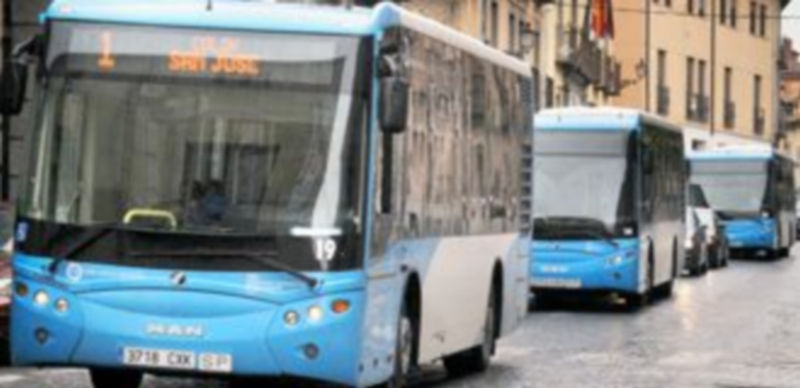 Se quieren sustituir los autobuses de mayor antigüedad y kilometraje. / Kamarero