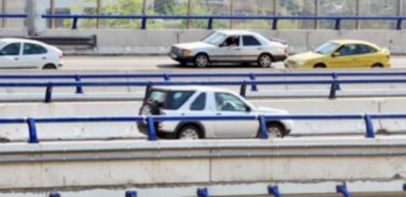 Carreteras llenas por los desplazamientos de la primera oleada de viajeros. / Kamarero