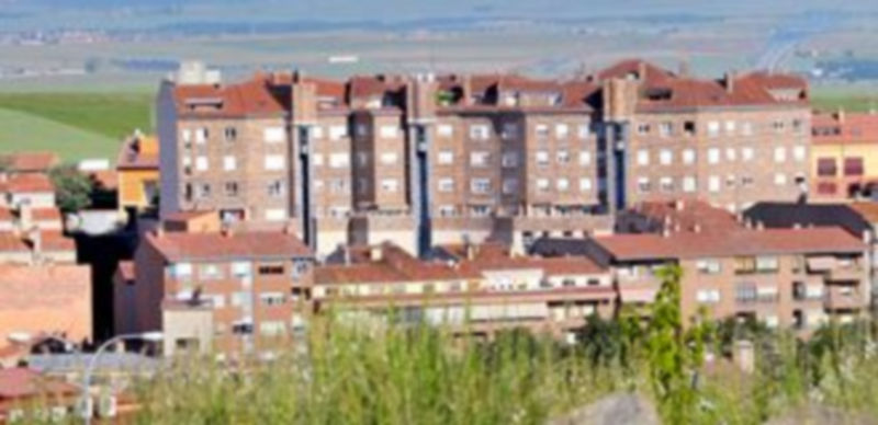 Imagen de archivo de varios bloques de vivienda en un barrio de la capital segoviana. / Kamarero