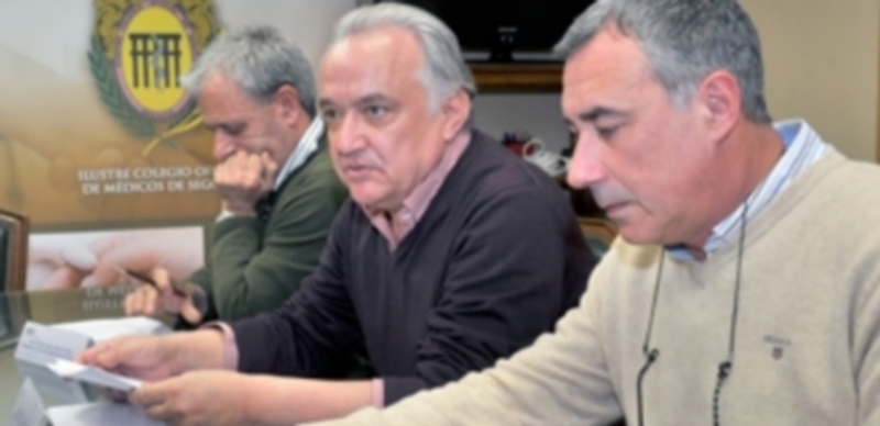 Representantes de Cesm Castilla y León y Segovia mostraron su oposición a la reestructuración en Atención Primaria. / KAMARERO