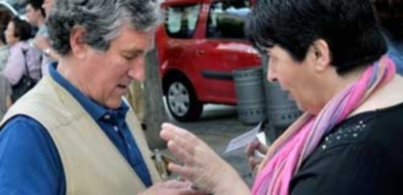 Los concejales Luis Peñalosa (IU) y Clara Luquero (PSOE)