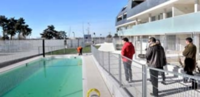 Imagen de las instalaciones exteriores de la promoción conocida como PB-6. / Kamarero