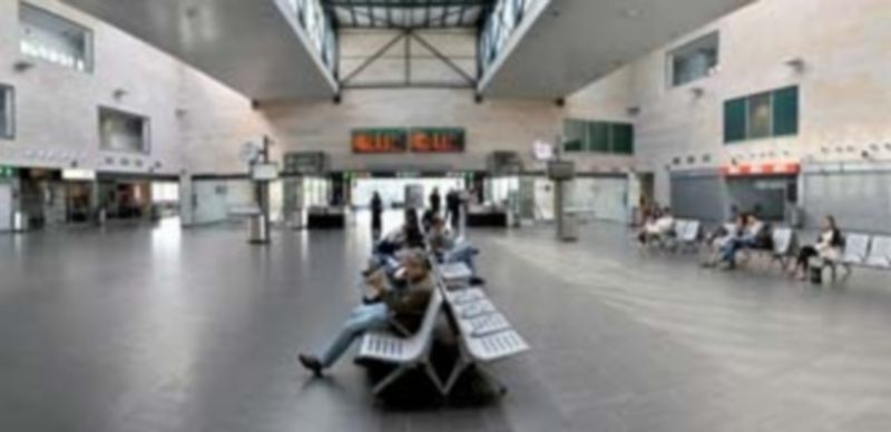 Sala de espera de la estación de Segovia-Guiomar