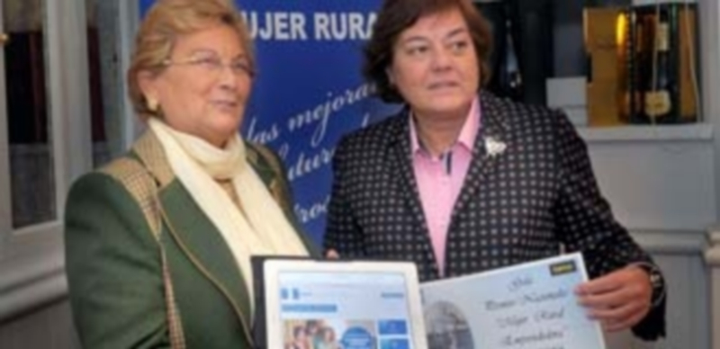 Juana Borrego y Elena García presentaron un portal de empleo y la gala de los Premio Mujer Rural Emprendedora. /Kamarero