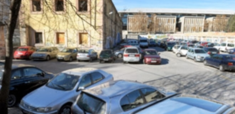 El Ministerio de Defensa mantendrá la propiedad del edificio con fachada a la Plaza Alto de Los Leones (Plaza de la Universidad). / Kamarero