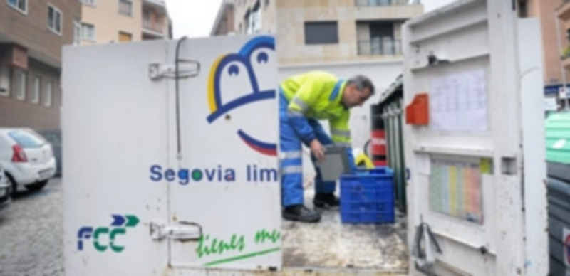 Más de 4.000 personas depositaron el pasado año algún tipo de residuo en el Punto Limpio Móvil. / Kamarero