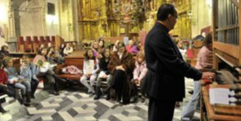 Una audición de órgano para niños organizada por la asociación de amigos del órgano Correa de Arauxo. / Kamarero
