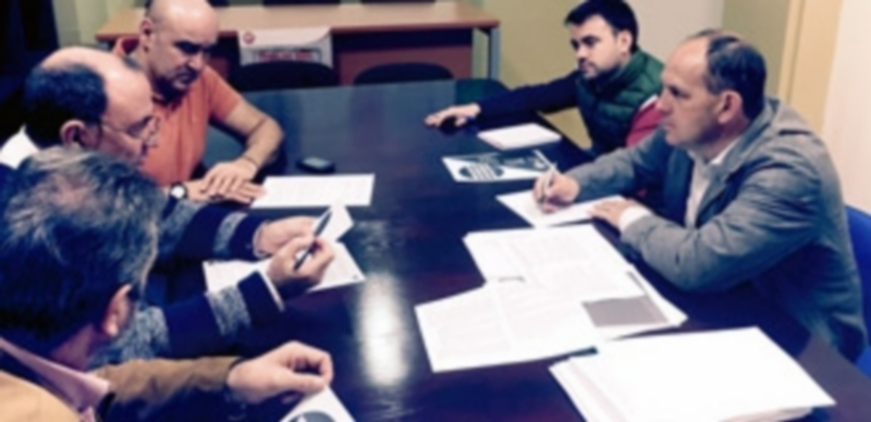 Aceves y Fraile (a la derecha de la imagen) se reunieron con dirigentes provinciales de UGT. / EL ADELANTADO