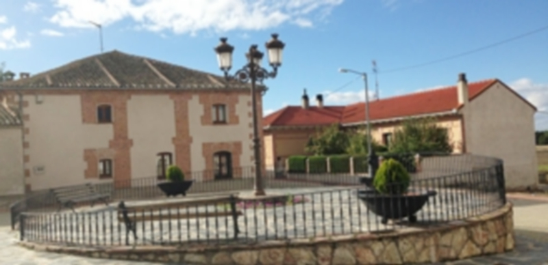 Alumbrado público en una plaza de la localidad de Samboal. / EL ADELANTADO