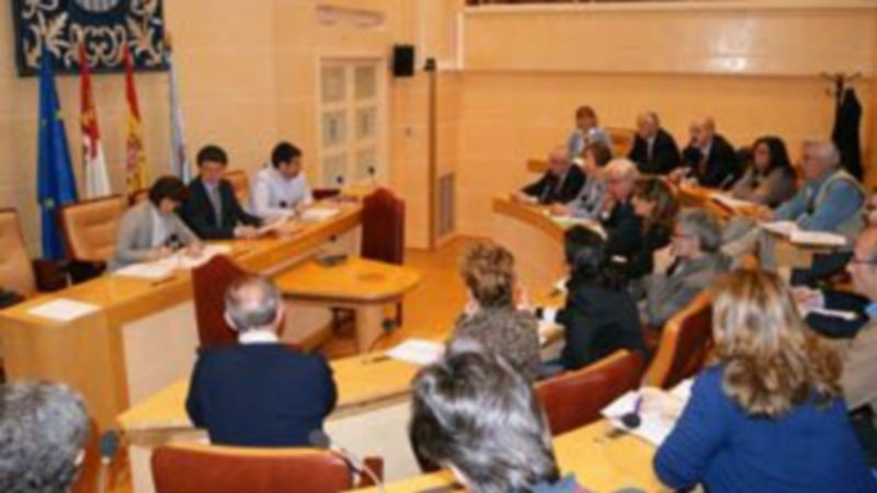 La comisión se reunió en el Salón de Plenos del Ayuntamiento. / El Adelantado