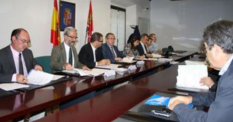 Un momento de la reunión de la comisión celebrada el pasado jueves. / EA