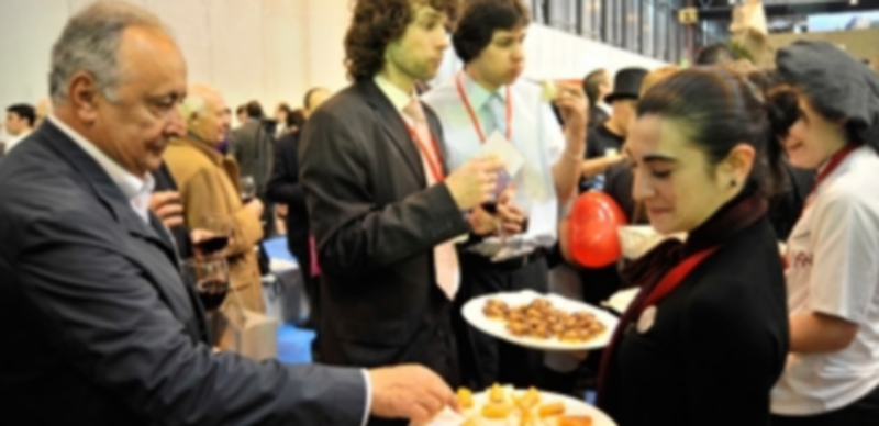 Imagen de archivo de una presentación gastronómica en FITUR. / Kamarero
